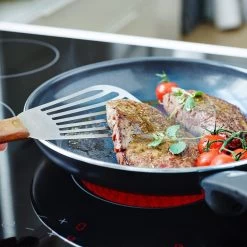 GreenPan Cambridge Hapjespan Met Deksel 24cm - Zwart - Inductie - PFAS-vrij -Beste Thuiskeuken 1200x1199 4