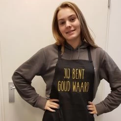 Keukenschort Met Grappige Tekst Bedrukt Cadeau Jij Bent Goud Waard| Katoenen Barbecueschort Keuken BBQ Schort Kookschort Kokschort | Opa Oma Mama Papa Juf Meester Bedanken Collega Vriendin Juffendag Vaderdag Moederdag Verjaardag Man Vrouw 7 Keukenschort Met Grappige Tekst Bedrukt Cadeau Jij Bent Goud Waard| Katoenen Barbecueschort Keuken BBQ Schort Kookschort Kokschort | Opa Oma Mama Papa Juf Meester Bedanken Collega Vriendin Juffendag Vaderdag Moederdag Verjaardag Man Vrouw -Beste Thuiskeuken 1200x1200 1106