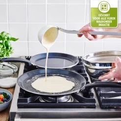 GreenPan Essentials Pannenkoekenpan 24cm - Zwart - Inductie - PFAS-vrij 21 GreenPan Essentials Pannenkoekenpan 24cm - Zwart - Inductie - PFAS-vrij -Beste Thuiskeuken 1200x1200 200