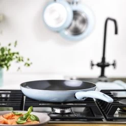 VitaVerde Expert Koekenpannenset Ø 24cm + Ø 28cm - Lichtblauw - Inductie - PFAS-vrij 15 VitaVerde Expert Koekenpannenset Ø 24cm + Ø 28cm - Lichtblauw - Inductie - PFAS-vrij -Beste Thuiskeuken 1200x1200 513