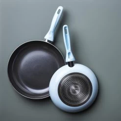 VitaVerde Expert Koekenpannenset Ø 24cm + Ø 28cm - Lichtblauw - Inductie - PFAS-vrij 17 VitaVerde Expert Koekenpannenset Ø 24cm + Ø 28cm - Lichtblauw - Inductie - PFAS-vrij -Beste Thuiskeuken 1200x1200 515