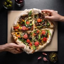 Navaris Pizzasteen XL Voor Oven En Barbecue - Rechthoekige Pizzaplaat 38 X 30 Cm - Inclusief Pizzaschep Met Extra Lang Handvat En Receptenboek 11 Navaris Pizzasteen XL Voor Oven En Barbecue - Rechthoekige Pizzaplaat 38 X 30 Cm - Inclusief Pizzaschep Met Extra Lang Handvat En Receptenboek -Beste Thuiskeuken 1200x1200 811