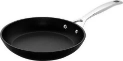Le Creuset Koekenpan Les Forgées TNS - ø 24 Cm - Standaard Anti-aanbaklaag -Beste Thuiskeuken 1200x601 4