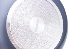 Swiss Pro+ - Koekenpannenset - 3 Delig - Keramisch - Inductie - Milieuvriendelijk - PFAS - PFOA Vrij - Sapphire Green 24 Swiss Pro+ - Koekenpannenset - 3 Delig - Keramisch - Inductie - Milieuvriendelijk - PFAS - PFOA Vrij - Sapphire Green -Beste Thuiskeuken 1200x799 3