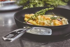 Demeyere Alu Pro Dura Glide Koekenpan - Ø 24 & Ø 28cm - Titanium -Beste Thuiskeuken 1200x799 7