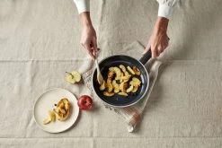 Demeyere Alu Cosi 3 Koekenpan - Ceraforce - 24 Cm - PTFE-vrij 11 Demeyere Alu Cosi 3 Koekenpan - Ceraforce - 24 Cm - PTFE-vrij -Beste Thuiskeuken 1200x800 29