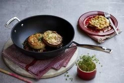 LE CREUSET - Les Forgees - Wokpan 30cm 19 LE CREUSET - Les Forgees - Wokpan 30cm -Beste Thuiskeuken 1200x800 33