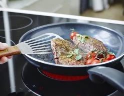 GreenPan Cambridge Koekenpan 26cm - Zwart - Inductie - PFAS-vrij 41 GreenPan Cambridge Koekenpan 26cm - Zwart - Inductie - PFAS-vrij -Beste Thuiskeuken 1200x926 7