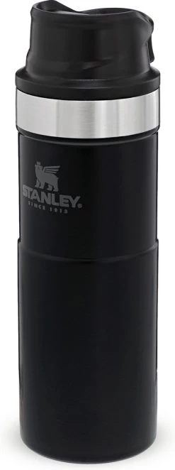 Stanley Trigger-Action Travel Mug 0.47L - Thermosfles - Matt Black 35 Stanley Trigger-Action Travel Mug 0.47L - Thermosfles - Matt Black -Beste Thuiskeuken 448x1200